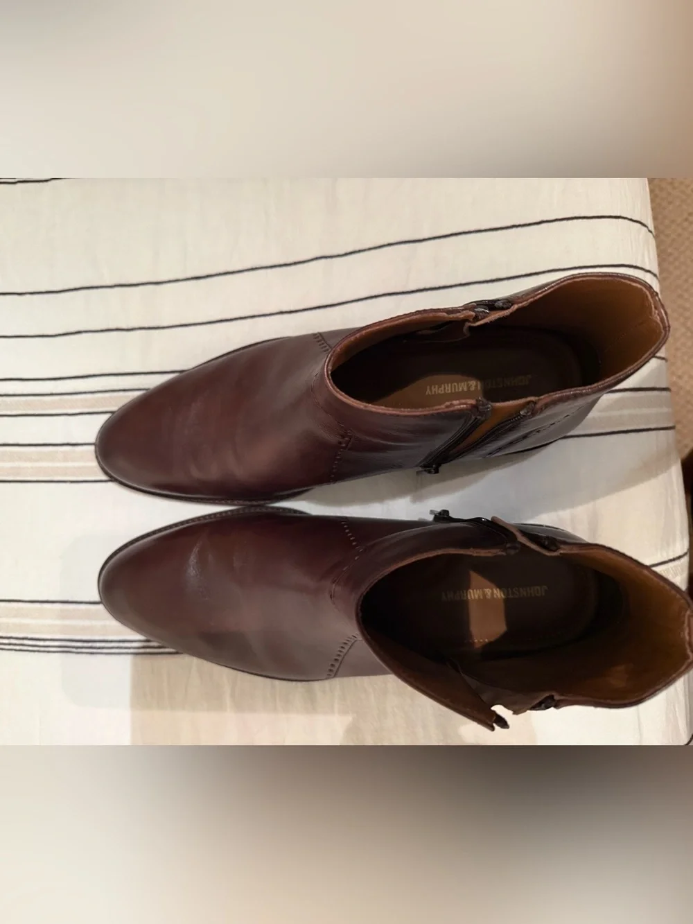 Johnston & Murphy Brown Leather Chukka Boots